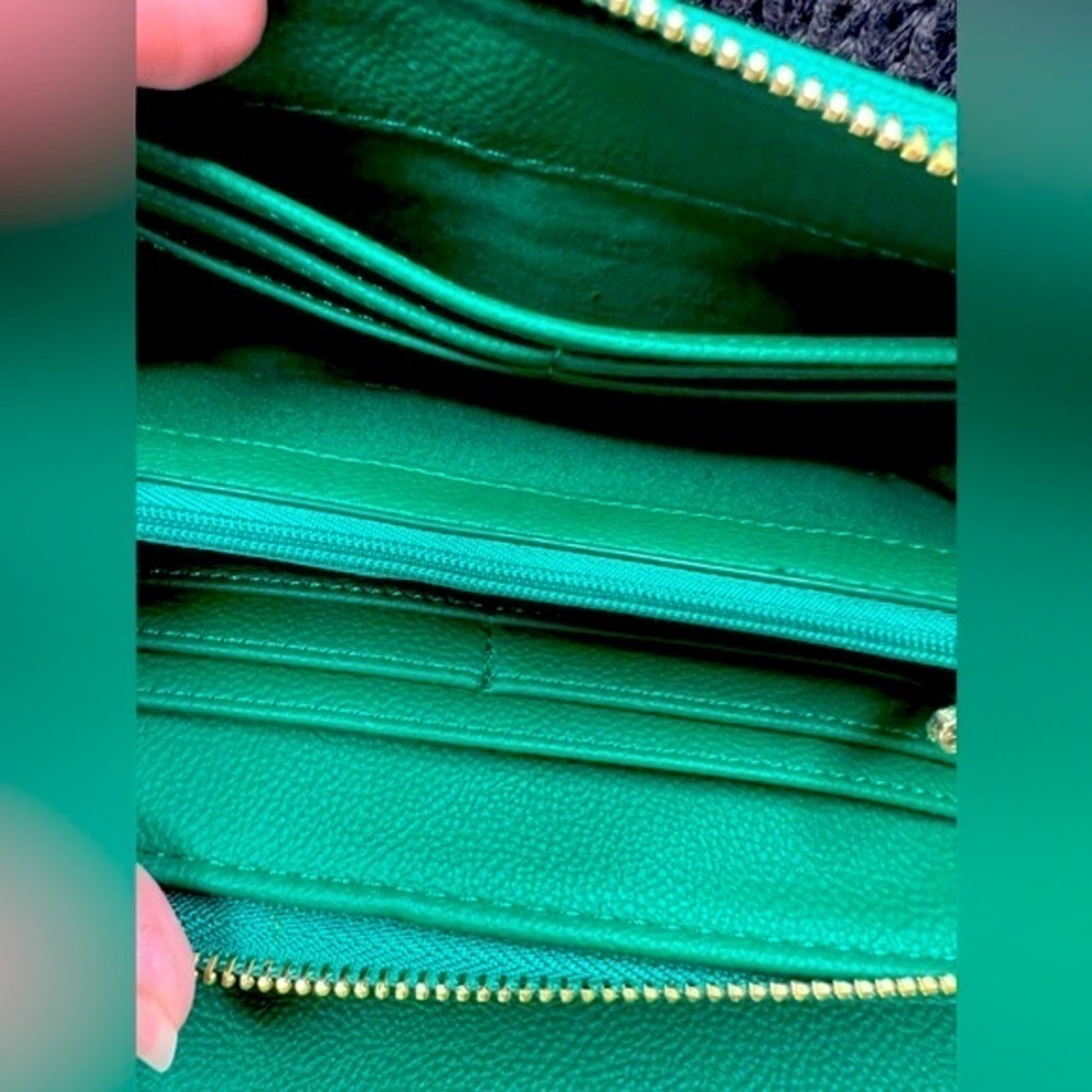 W017.2 Merona Green Zipper Wallet (single) - Picture 3 of 3